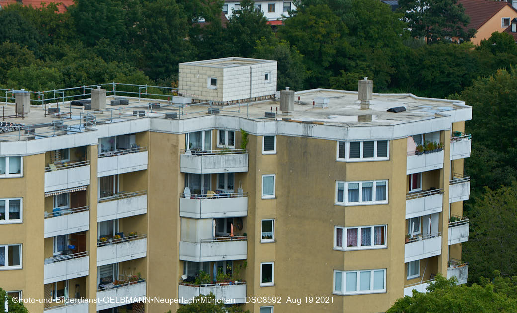 19.08.2021 - Dachsanierung am Karl-Marx-Ring in Neuperlach